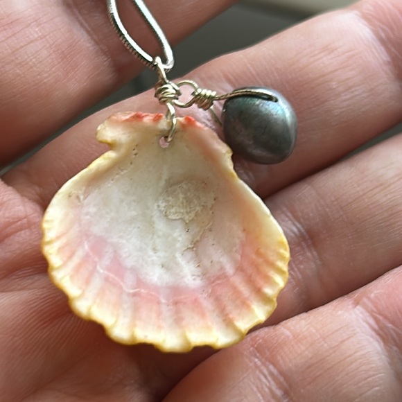 🖤Hawaii Sunrise Shell handcrafted necklace - Picture 3 of 11